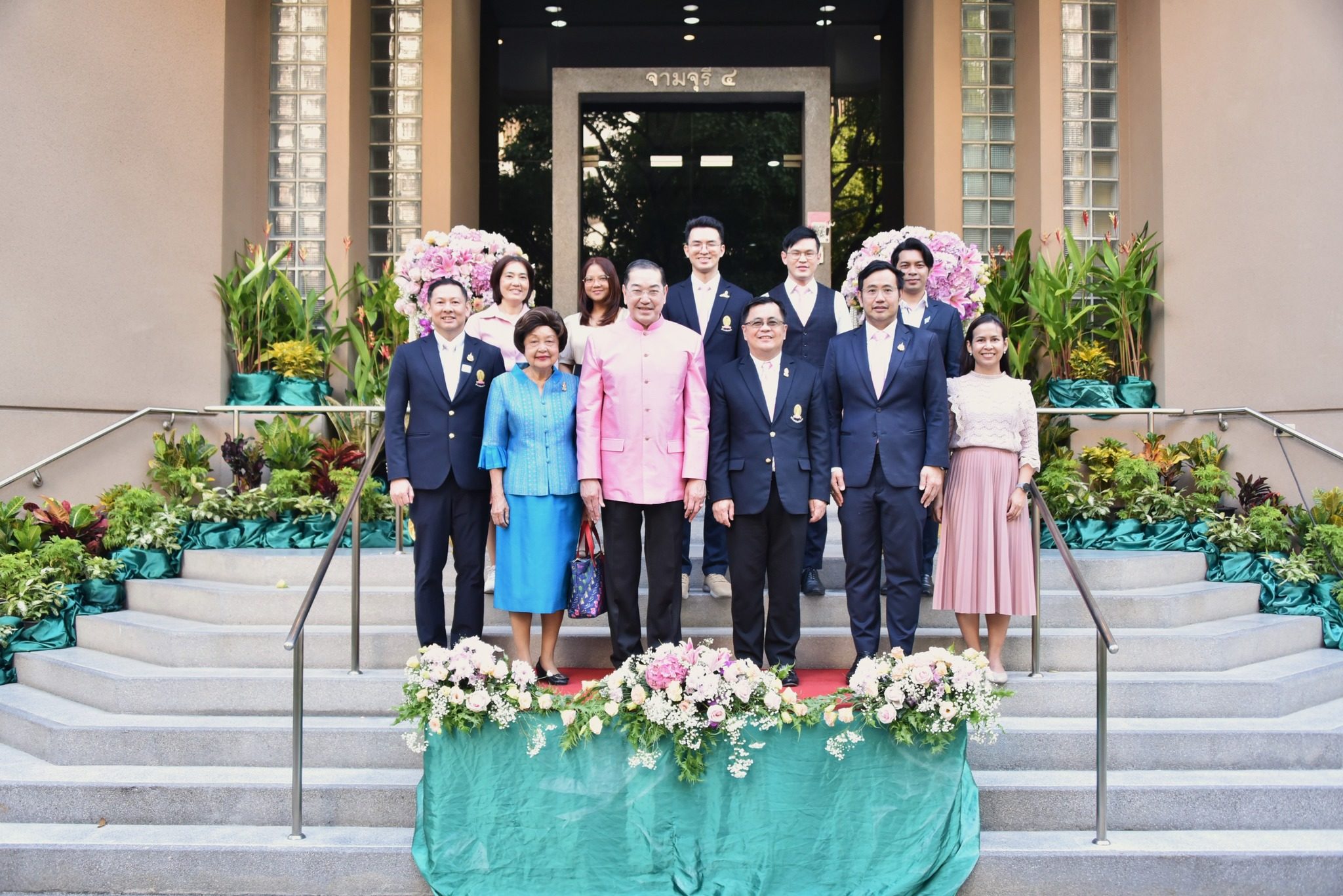 ร่วมพิธีทำบุญตักบาตรเนื่องในโอกาสขึ้นพุทธศักราชใหม่ 2568 จุฬาลงกรณ์มหาวิทยาลัย